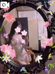 손끝에서도 봄 만개 🌸