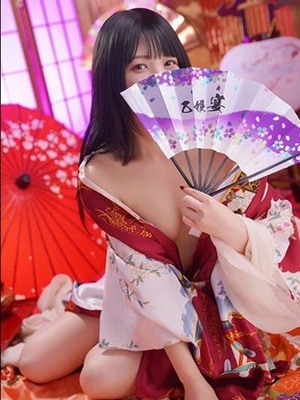 맑은 흰색의 아름다운 엉덩이 아름다운 가슴 - 秋音아키네